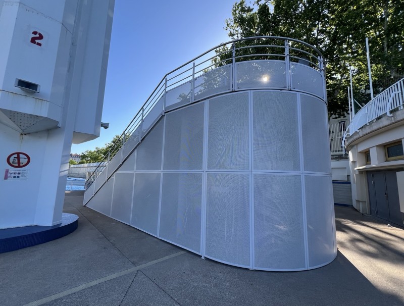 Vue extérieur local stockage à la piscine du Rhône Lyon