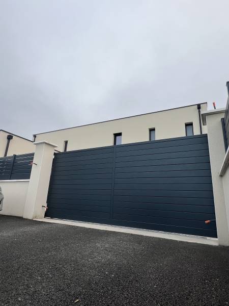 Portail coulissant installé à Manissieux en région Lyonnaise 