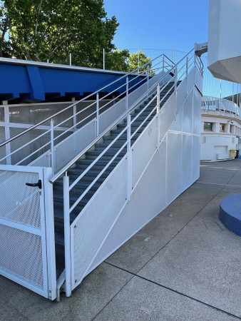 Vue de la fermeture sous escalier du local stockage à Lyon