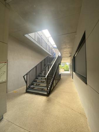 Fabrication et mise en place d’ouvrages métalliques intégrant deux escaliers et leur garde-corps au Collège Sacré Cœur à Ecully, proche de Lyon