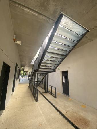 Fabrication et mise en place d’ouvrages métalliques intégrant deux escaliers et leur garde-corps au Collège Sacré Cœur à Ecully, proche de Lyon