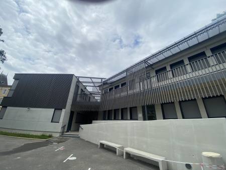 Fabrication et mise en place d’ouvrages métalliques intégrant deux escaliers et leur garde-corps au Collège Sacré Cœur à Ecully, proche de Lyon