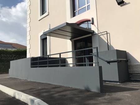Auvent d'entrée et garde corps PMR LYON Rhône Alpes.