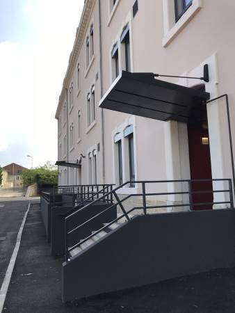 Auvent d'entrée et garde corps PMR LYON Rhône Alpes.