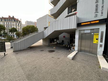 Vue extérieur 1 avant l'installation de la Cloison Métallique Grillagée 