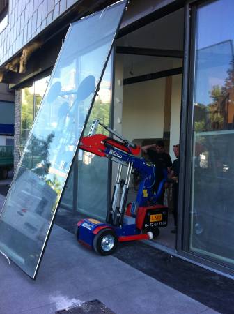 Robot palonnier pour pose de vitrages grande dimensions LYON