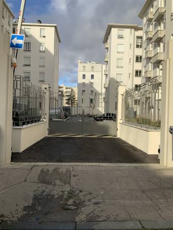 Conception d'un portail motorisé en acier sécurisé pour l'entrée d'une copropriété à Part Dieu Lyon