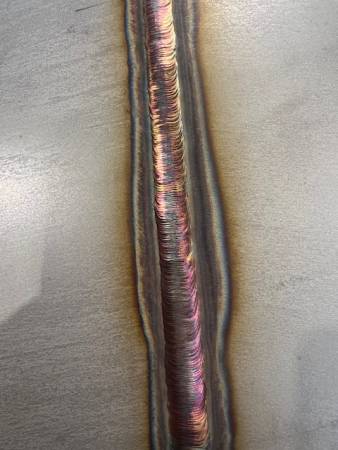 Vue de détail de la soudure du coude inox Ø1016 mm ép 14 soudé dans notre atelier de soudure à Pusignan