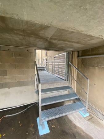 Passerelle métallique Lyon Confluence la sucrière