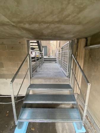 Passerelle métallique Lyon Confluence la sucrière